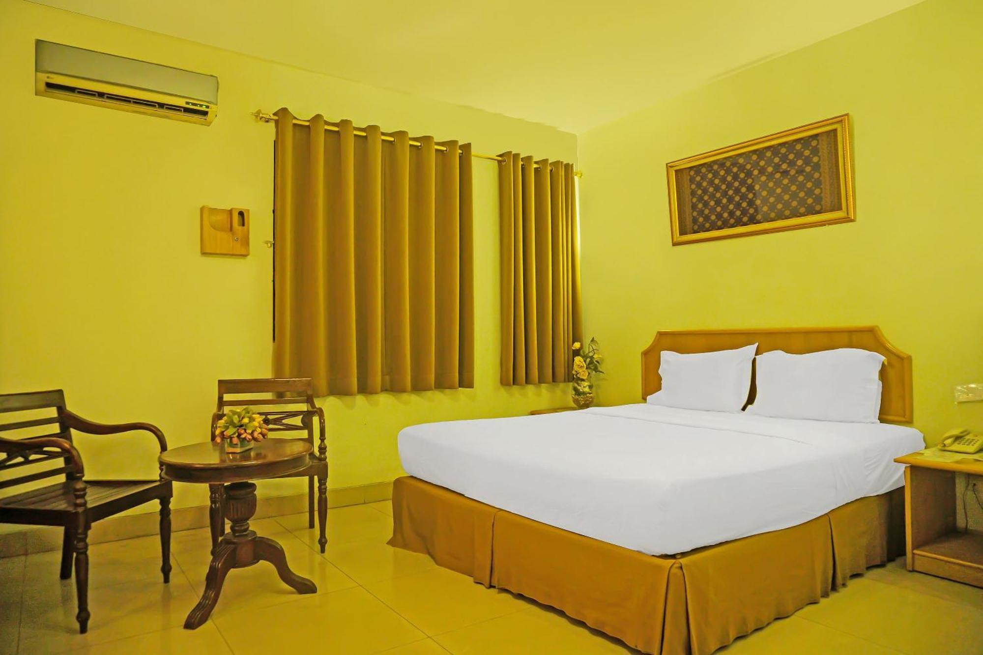 Super Oyo Collection O 92690 Hotel Limas Palembang Exterior photo