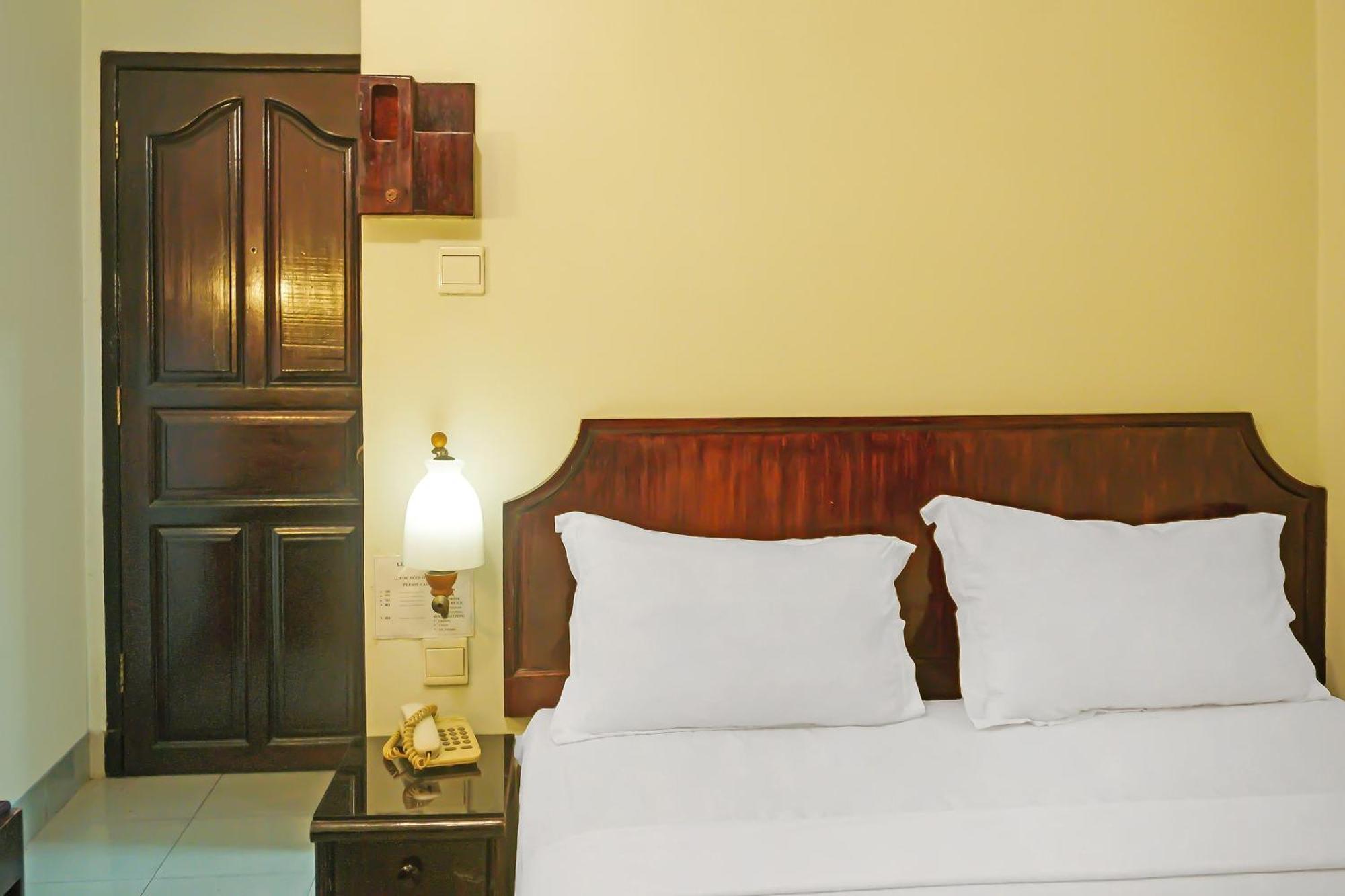 Super Oyo Collection O 92690 Hotel Limas Palembang Exterior photo