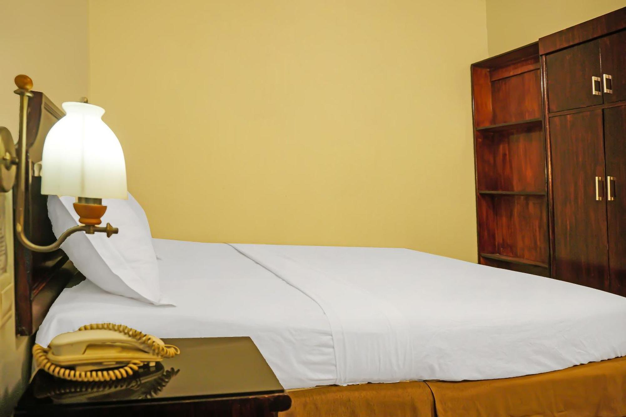 Super Oyo Collection O 92690 Hotel Limas Palembang Exterior photo